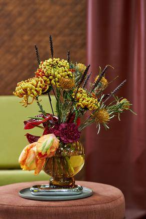 Banksia Dryandra (gedroogd) - Anthurium Choco - Tulipa Avignon Parrot - Chrysanthemum Fuego_thumbnail