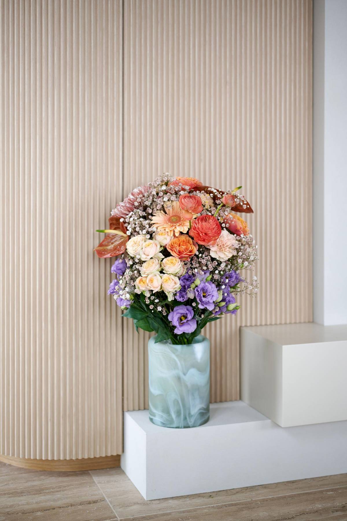 Gypsophila - chrysanthemum - Lisianthus - Rosa (spray) - Ranunculus - Anthurium (Andreanum Grp)_thumbnail